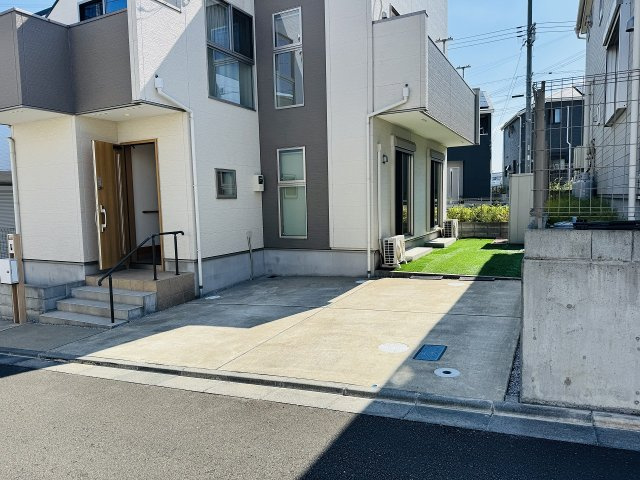 八王子市　石川町　中古戸建ての駐車場|～庭部分も駐車可能　最大で3台停められます～