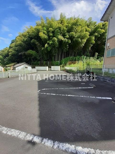 ファインズ　コートの駐車場|敷地内に駐車場も完備♪