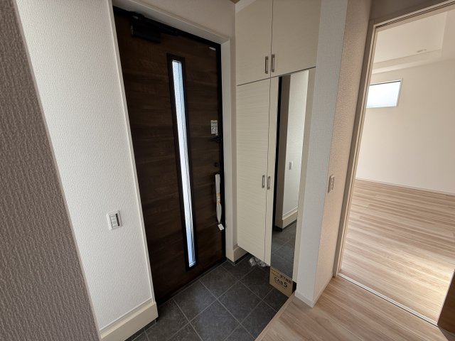 アーバンスタイル渋川市八木原１期　３号棟の玄関|落ち着いた玄関です。