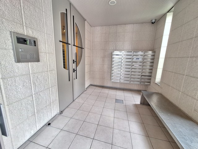 スペーシア　Ｋのその他共用部分|モニター付きオートロックのエントランスホール　