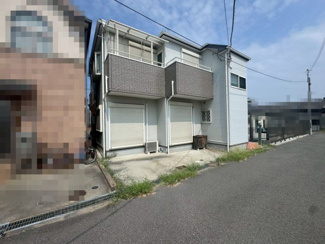 【前面道路含む現地写真】 | 下野町１丁目　中古戸建 | 前面道路約４ｍ！間口広々約１０．５ｍ！開放感のある住まいに気持ちがいいですね♪
