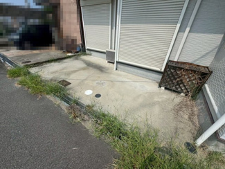 【駐車場】 | 下野町１丁目　中古戸建 | 【駐車場】広々駐車スペースはママやお子様の自転車も停められますね！