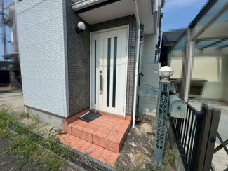 【エントランス】 | 下野町１丁目　中古戸建 | 岸和田平成病院まで徒歩１１分！突然の怪我や体調不良の時にも安心ですね！