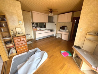【居間・リビング】 | 下野町１丁目　中古戸建 | ＬＤＫ約１０．７５帖！和室とリビングを繋げてさらに広く使っていただけますよ♪親戚や友人が集まった時に便利ですね！