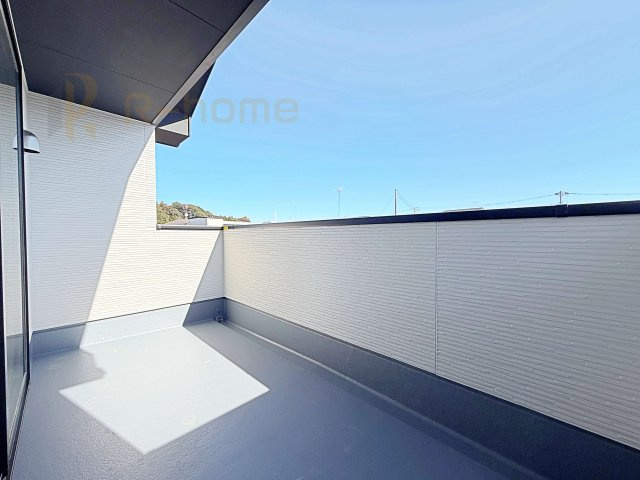 土浦市真鍋9期　新築戸建て　1号棟のバルコニー|お布団やラグなどの大きな物も干しやすい広々としたバルコニー！