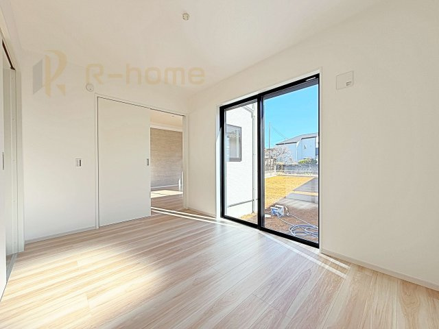 土浦市真鍋9期　新築戸建て　1号棟の洋室|1階洋室はゲストルーム、キッズスペースとしても利用可能♪
開放してリビングと繋げればゆとりの大空間！