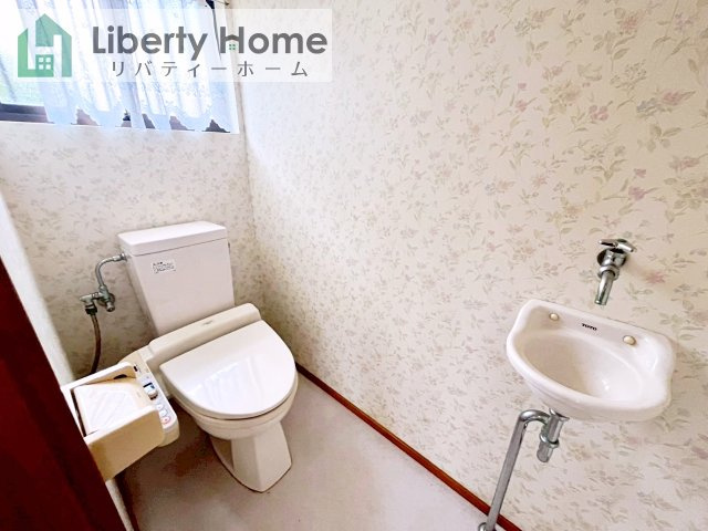 石岡市若宮4丁目　中古戸建のトイレ