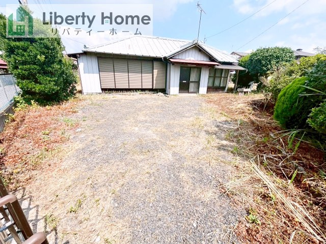 石岡市若宮4丁目　中古戸建の前面道路含む現地写真