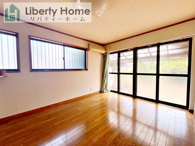 石岡市若宮4丁目　中古戸建の居間・リビング