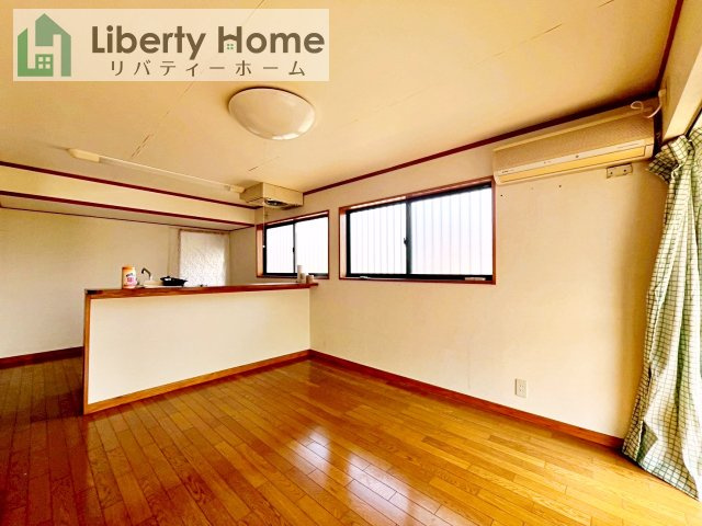 石岡市若宮4丁目　中古戸建の居間・リビング