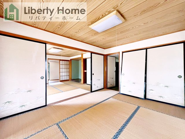 石岡市若宮4丁目　中古戸建の居間・リビング