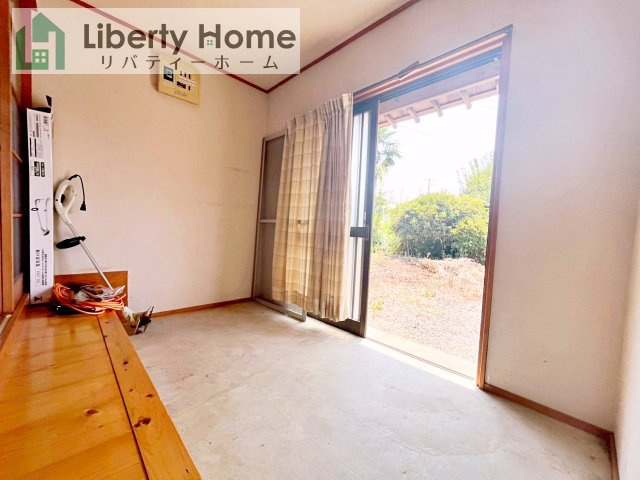 石岡市若宮4丁目　中古戸建の玄関