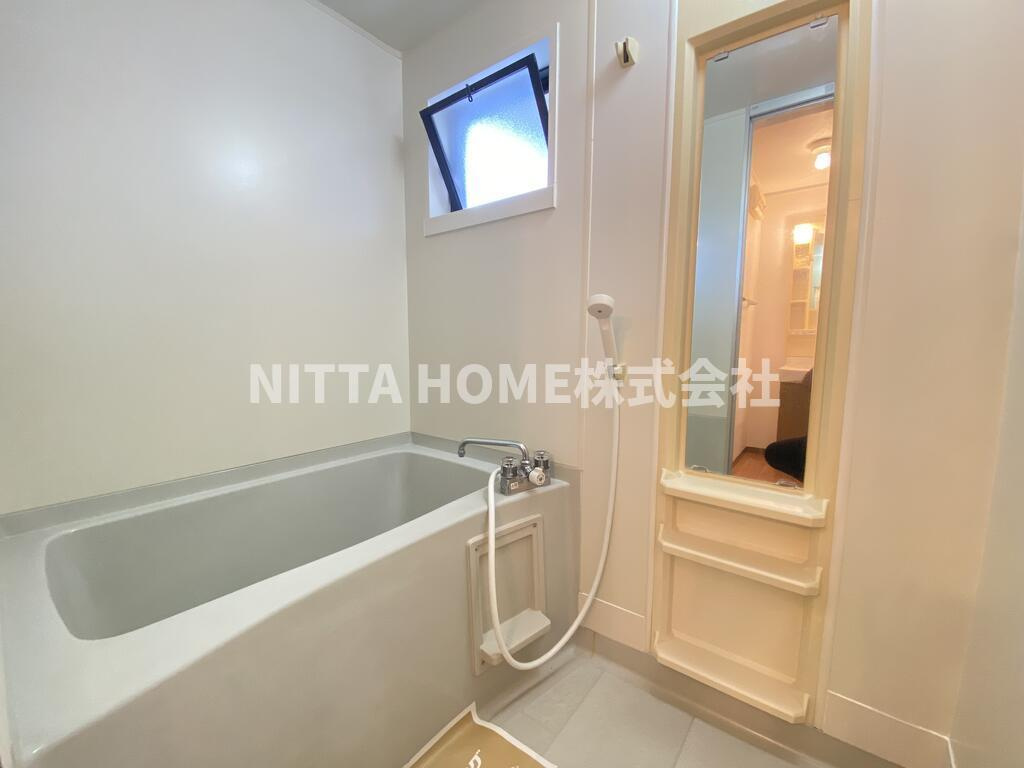 プリシェール姫髪の浴室|小窓付きのバスルームです◇