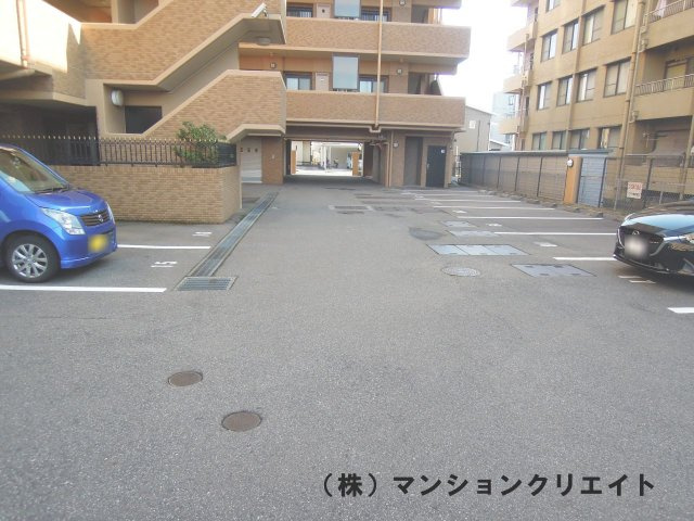 アパガーデンコート板垣の駐車場