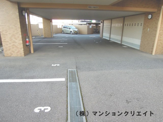 アパガーデンコート板垣の駐車場