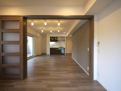 【居間・リビング】 | ザ・パークハビオ天満橋 | 使いやすい洋室です