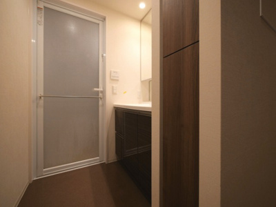 【洗面所】 | ザ・パークハビオ天満橋 | ゆったりとスペースのある洗面所