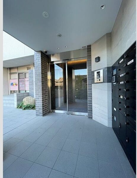 エターナ千里丘のエントランス