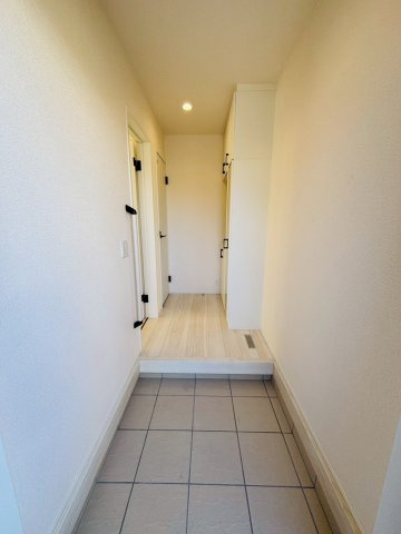 リナージュ／中央区出水6丁目第3期／2号棟の玄関