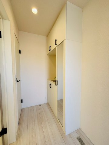 リナージュ／中央区出水6丁目第3期／2号棟の玄関