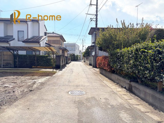 筑西市下川島第2　新築戸建て　2号棟の前面道路含む現地写真|周辺環境も併せて案内致します♪
閑静な住宅地で笑顔あふれる新生活！
ぜひ現地へお越しください♪