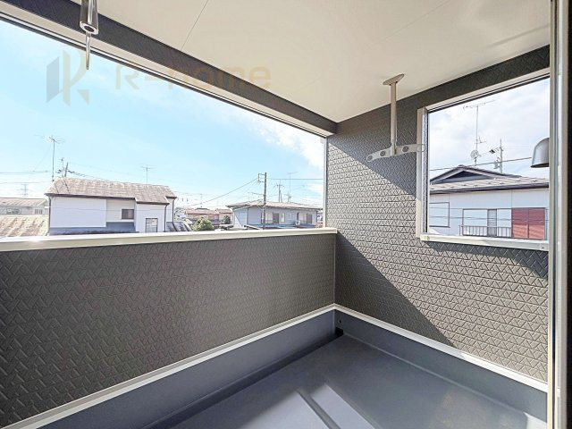 筑西市下川島第2　新築戸建て　2号棟のバルコニー|急な雨でも安心のインナーバルコニー♪忙しいご夫婦も大満足♪