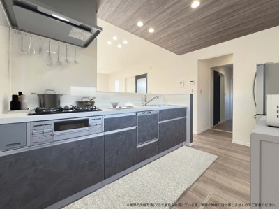 【キッチン】 | 【キッチン　CG家具設置イメージ】
※画像に含まれる家具家電はCGで作成したイメージです。実際の物件には付帯しません。