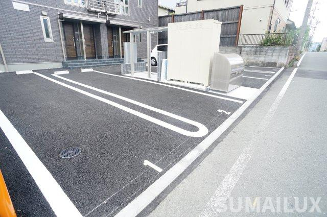 Flat Court 帯山の駐車場