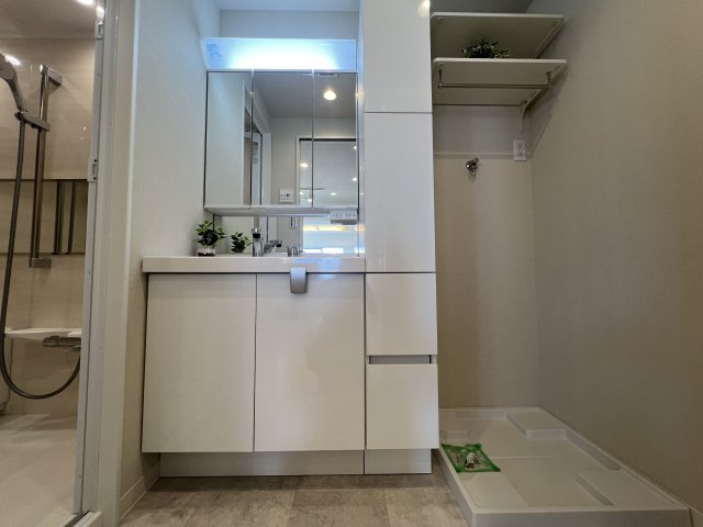 オシャレリノベと、眺望のコラボ！【ライオンズマンション川崎】の独立洗面台|独立洗面台です