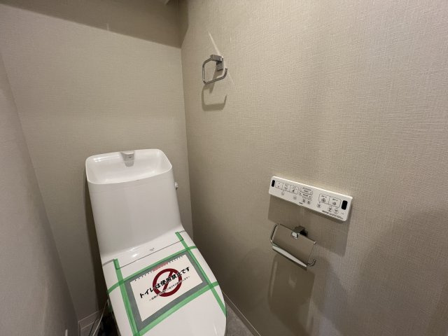 オシャレリノベと、眺望のコラボ！【ライオンズマンション川崎】のトイレ