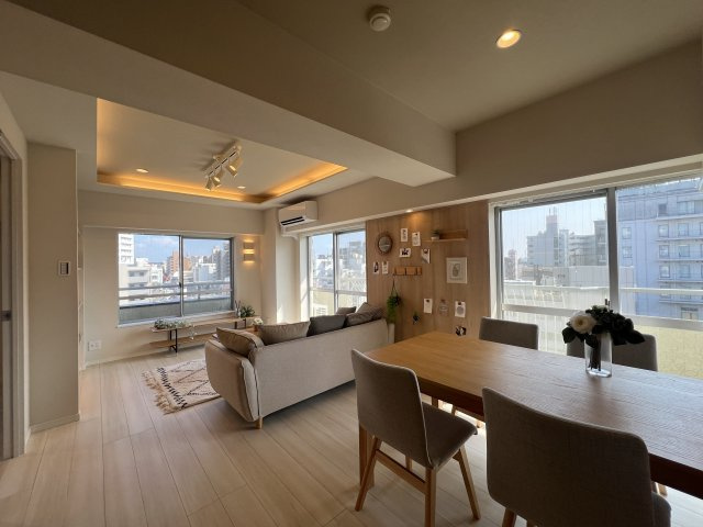 オシャレリノベと、眺望のコラボ！【ライオンズマンション川崎】の居間・リビング