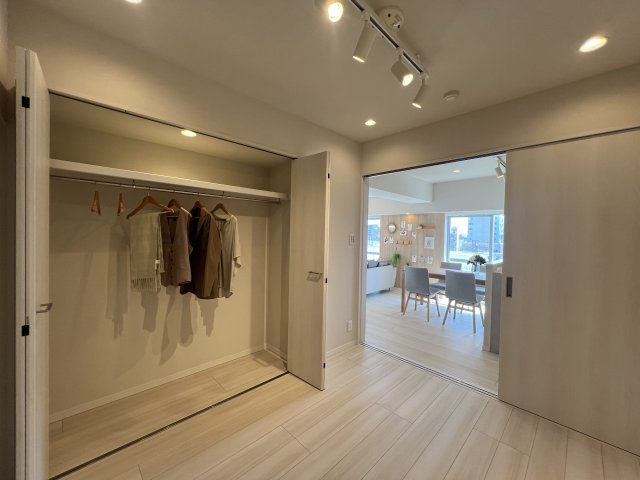 オシャレリノベと、眺望のコラボ！【ライオンズマンション川崎】の洋室|スタンダードな洋室です