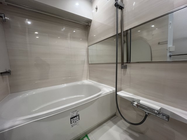 オシャレリノベと、眺望のコラボ！【ライオンズマンション川崎】の浴室|日々の疲れを癒すお風呂付です