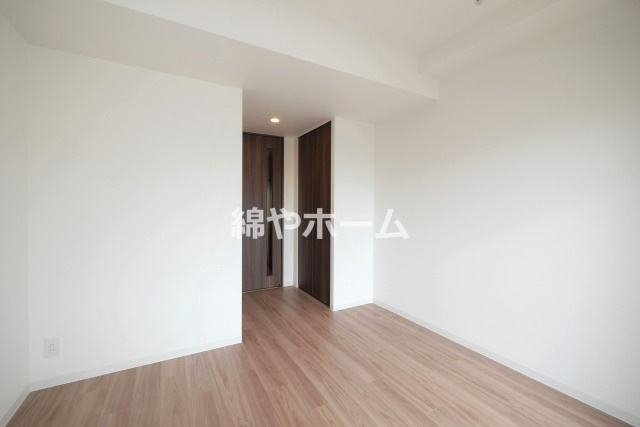 ワールドアイ大阪城EASTアドバンスの洋室|コンパクトで使いやすい洋室です