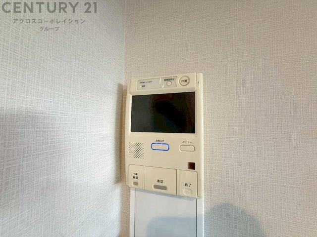 訪問者が来たときにテレビ画面で確認できるため、安心してドアを開けられます。録画機能があるものもあり、留守中に来訪者を記録しておくことができます。利便性が高く、セキュリティ面でも安心です。