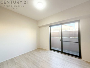 寝室…リラックスできるプライベート空間で、快適な睡眠をサポート。個人の好みに合わせたインテリアや寝具で心地良さを追求。プライベートな時間を過ごし、リフレッシュする場所におすすめです。