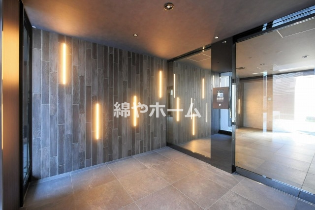 ファーストフィオーレ大阪城イーストのエントランス|落ち着いたエントランスです