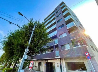 【外観】 | 鉄筋コンクリート造のがっちりとした建物。