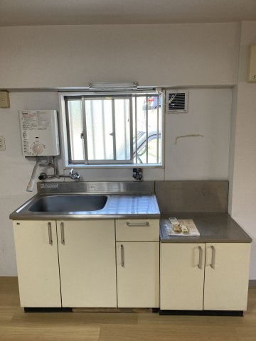 丸山町　三角ハイツ（倉庫）のキッチン|キッチンでお料理をお楽しみください