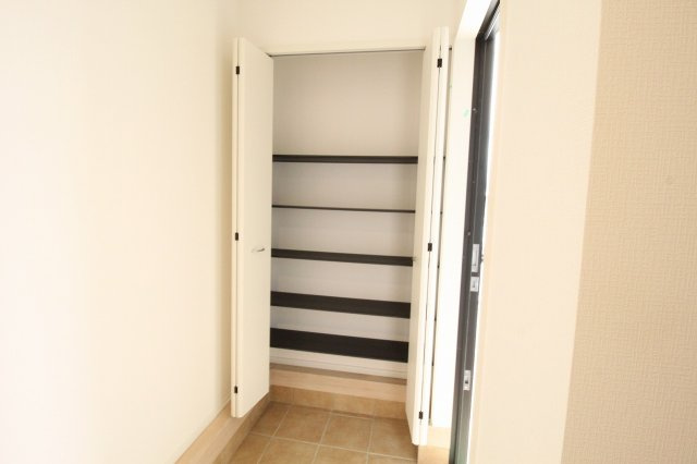 中須賀町　新築戸建　1号棟（第2）の収納|玄関収納