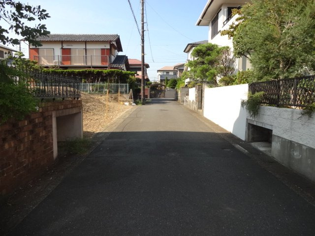 【前面道路含む現地写真】
