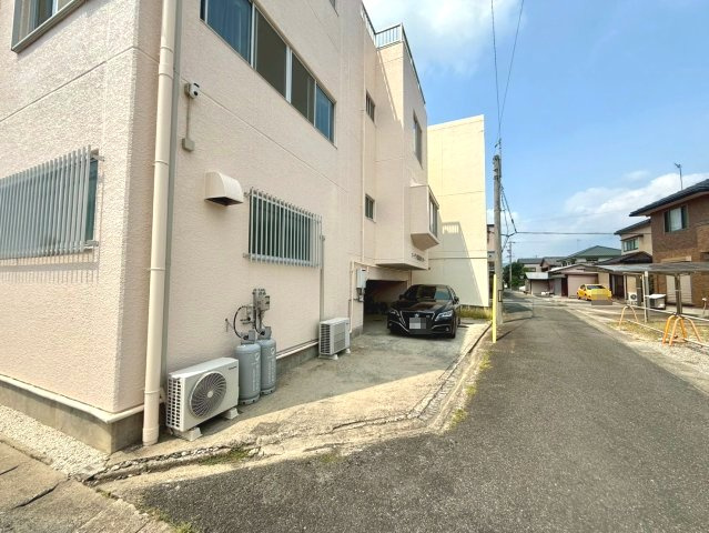 蒲郡市三谷町東前貸店舗・事務所の駐車場