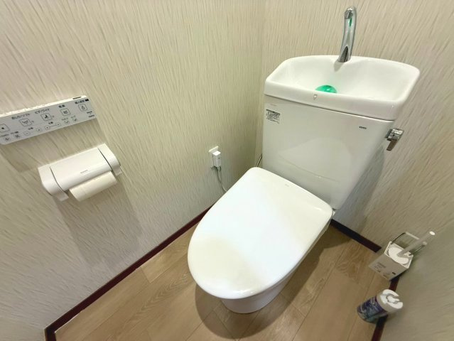 蒲郡市三谷町東前貸店舗・事務所のトイレ