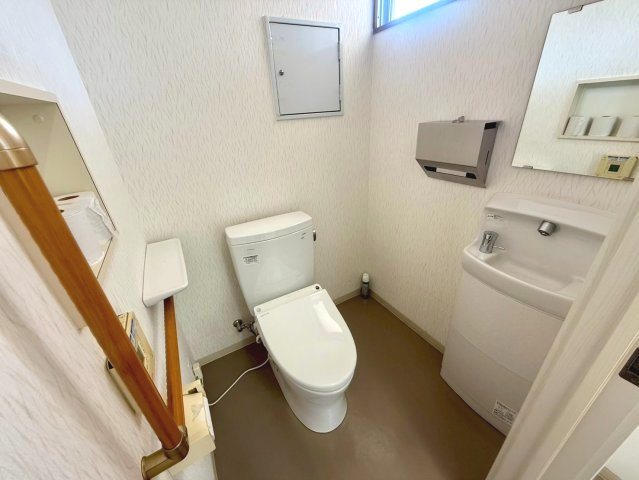 蒲郡市三谷町東前貸店舗・事務所のトイレ