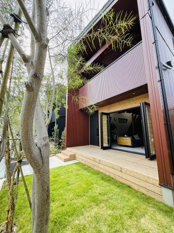 Wood × Light × Freedom B棟 ― 西鎌倉キャビンスタイルの庭