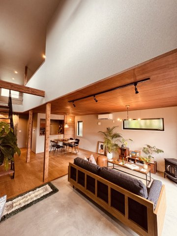 Wood × Light × Freedom B棟 ― 西鎌倉キャビンスタイルのダイニング