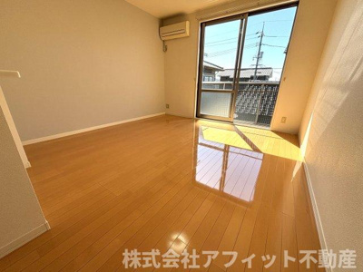 【居間・リビング】 | グランラシュレ B棟 | LDK11.8帖