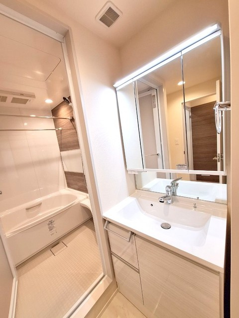 ＵＰＦＩＥＬＤ　アップフィールドの洗面所|★3面鏡の洗面台★