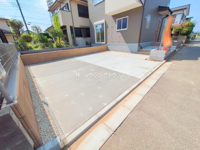 仲介手数料無料　Livele Garden.S 所沢下富第１０期　全1棟　の駐車場