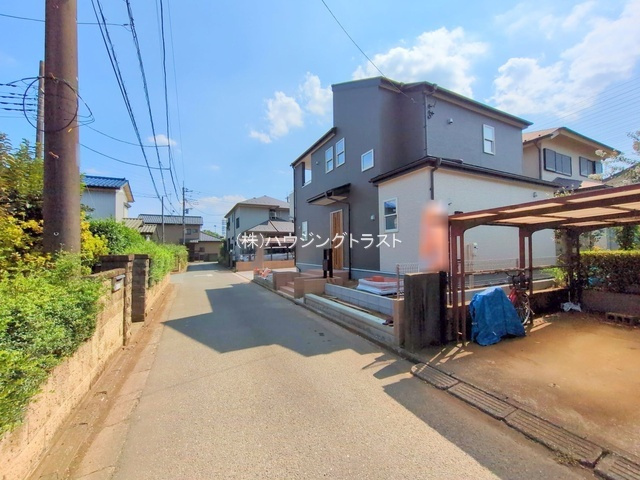 仲介手数料無料　Livele Garden.S 所沢下富第１０期　全1棟　の前面道路含む現地写真